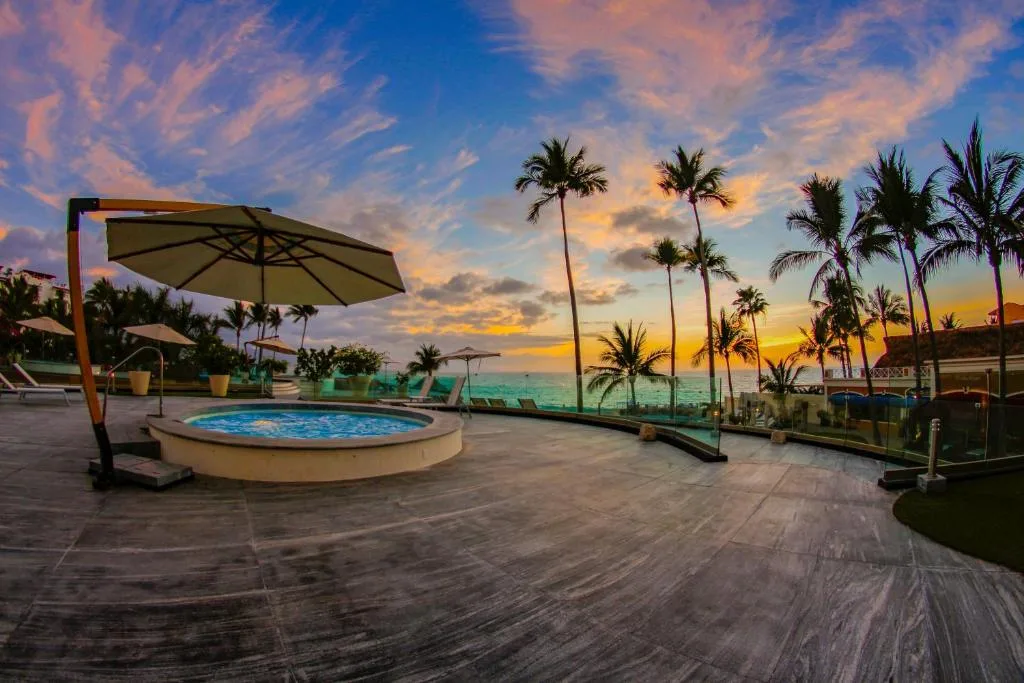 Sunset Plaza Beach Resort Puerto Vallarta: another view