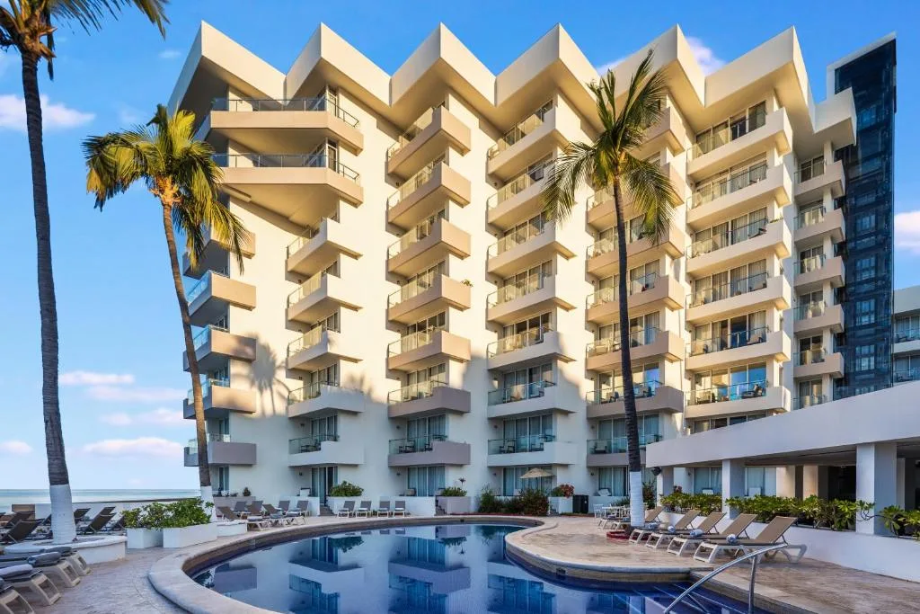 Sunvivia by Fiesta Americana Mazatlán: another view