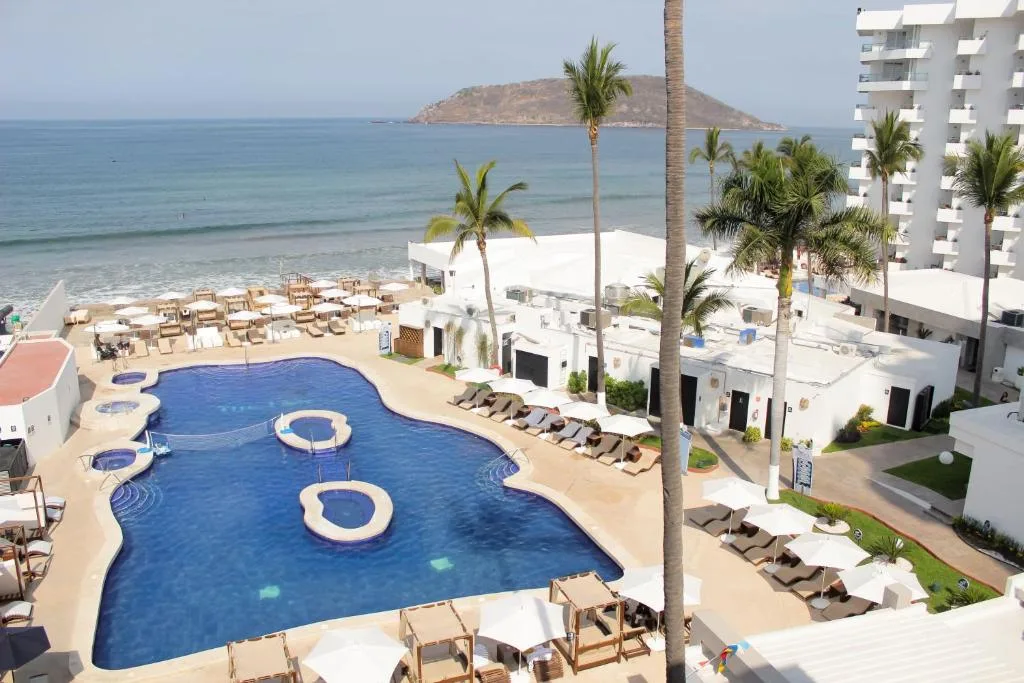 Sunvivia by Fiesta Americana Mazatlán: another view