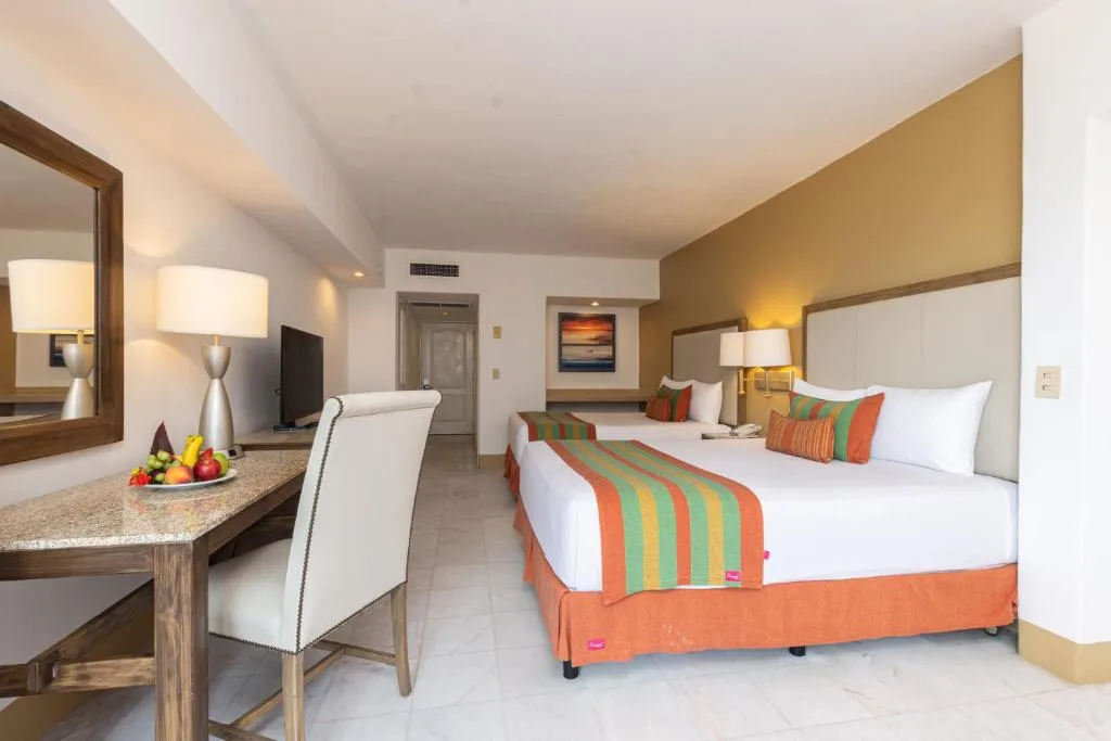 Tesoro Ixtapa: another view