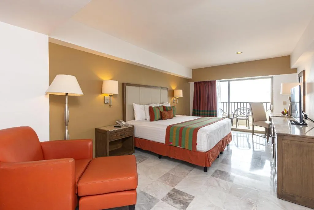 Tesoro Ixtapa: another view