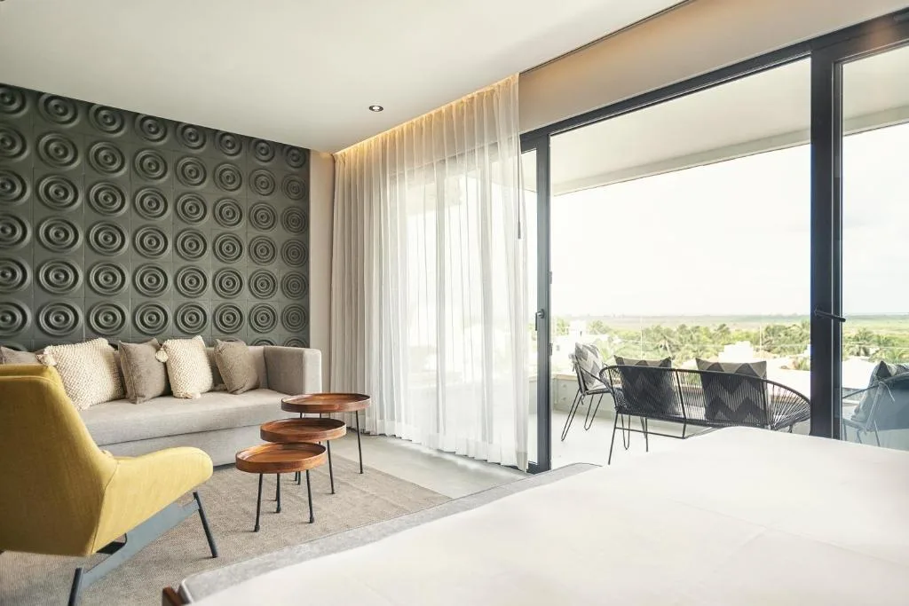 The Fives Oceanfront: another view