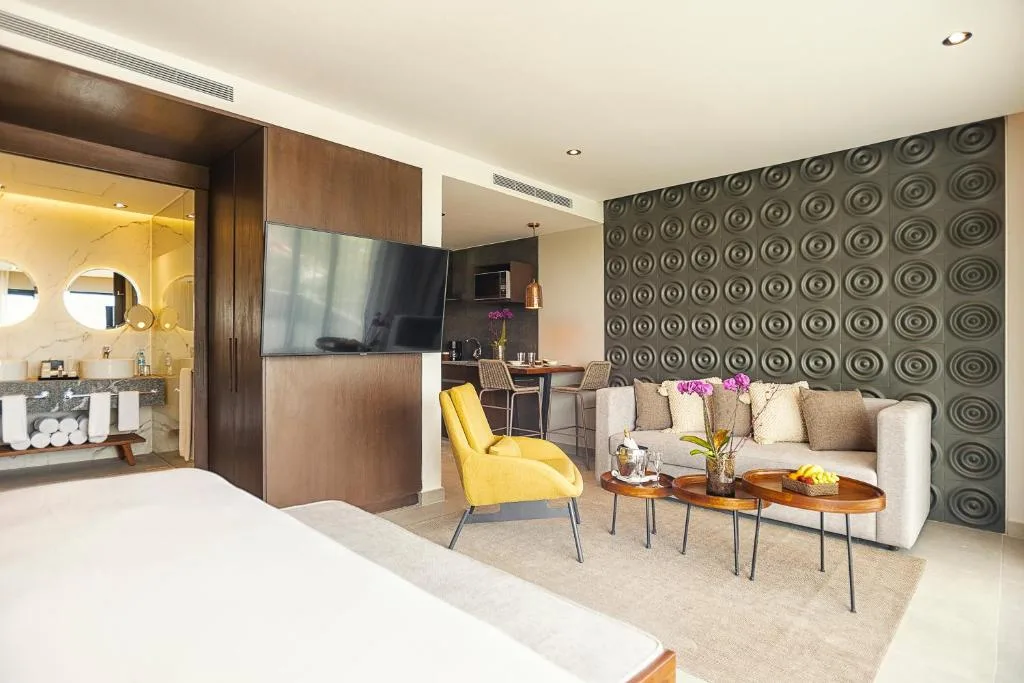 The Fives Oceanfront: another view