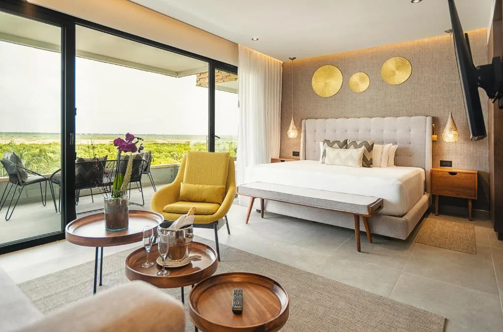 The Fives Oceanfront: another view