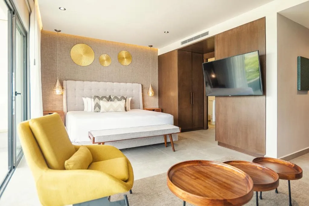 The Fives Oceanfront: another view
