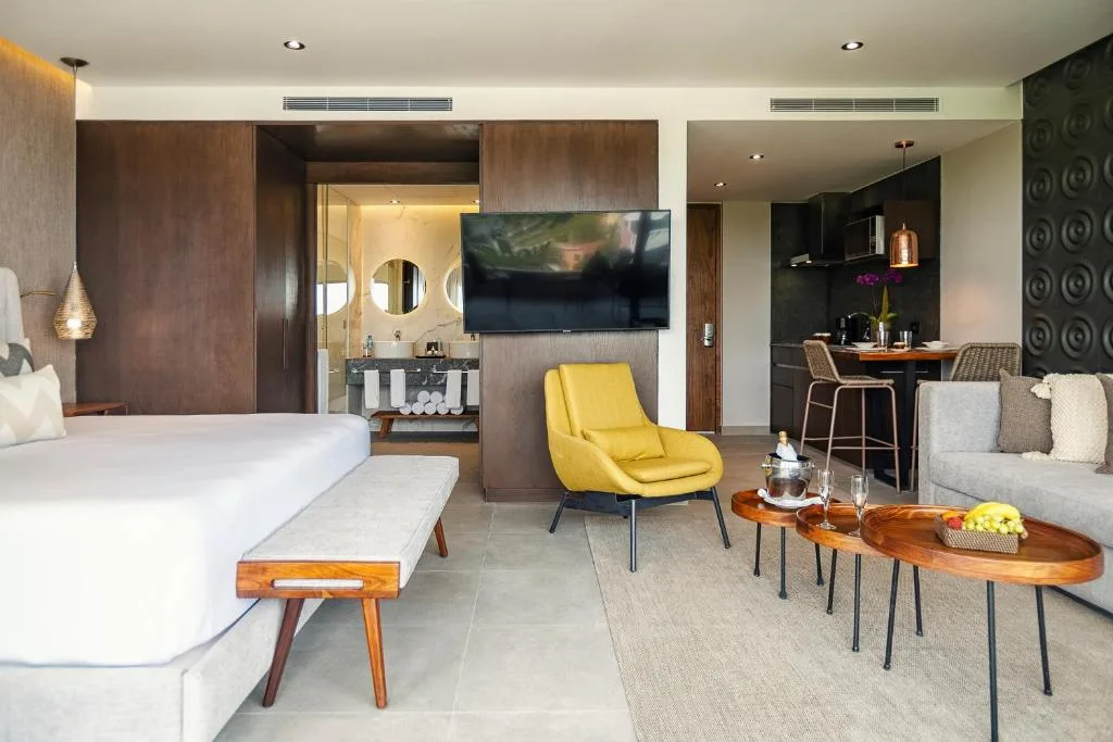 The Fives Oceanfront: another view