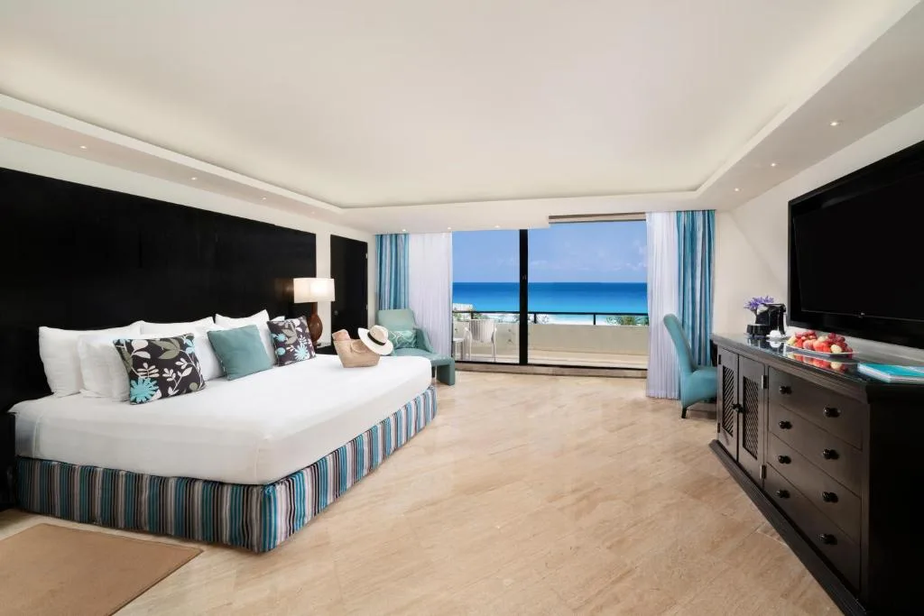 The Pyramid Cancun by Oasis: another view