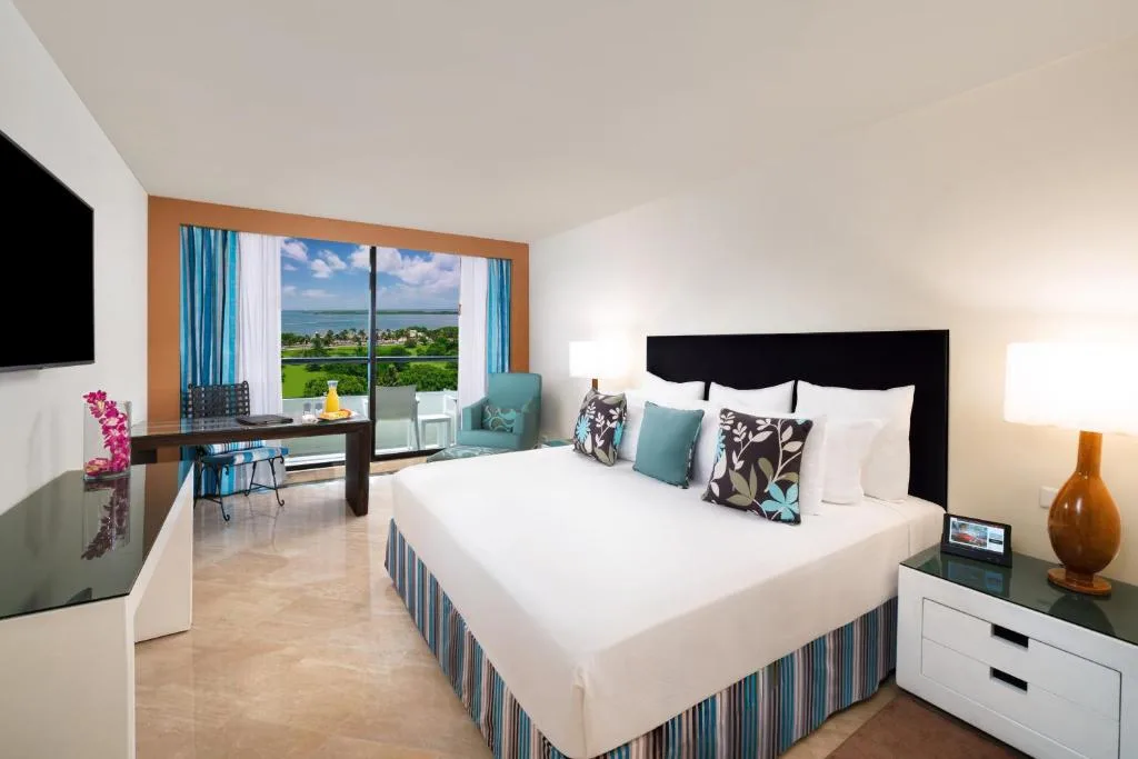 The Pyramid Cancun by Oasis: another view
