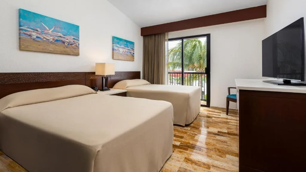 Holiday Inn Club Vacations The Royal Cancun: another view