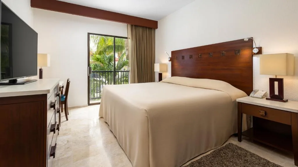 Holiday Inn Club Vacations The Royal Cancun: another view