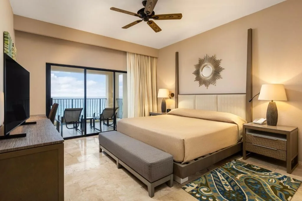 Holiday Inn Club Vacations The Royal Sands: another view