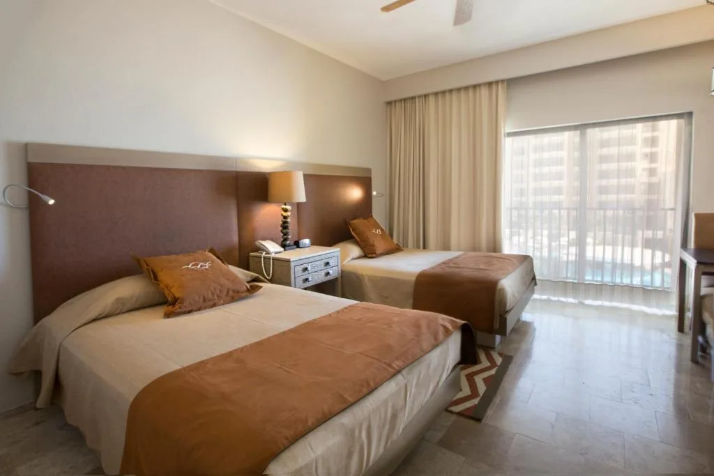 Holiday Inn Club Vacations The Royal Sands: another view