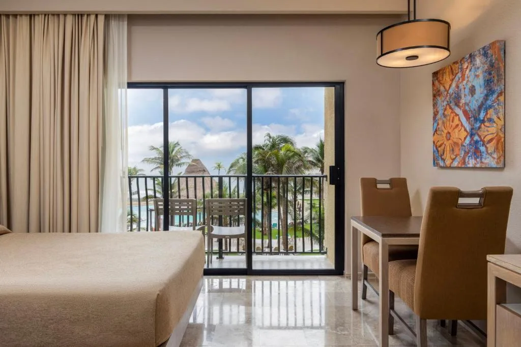 Holiday Inn Club Vacations The Royal Sands: another view