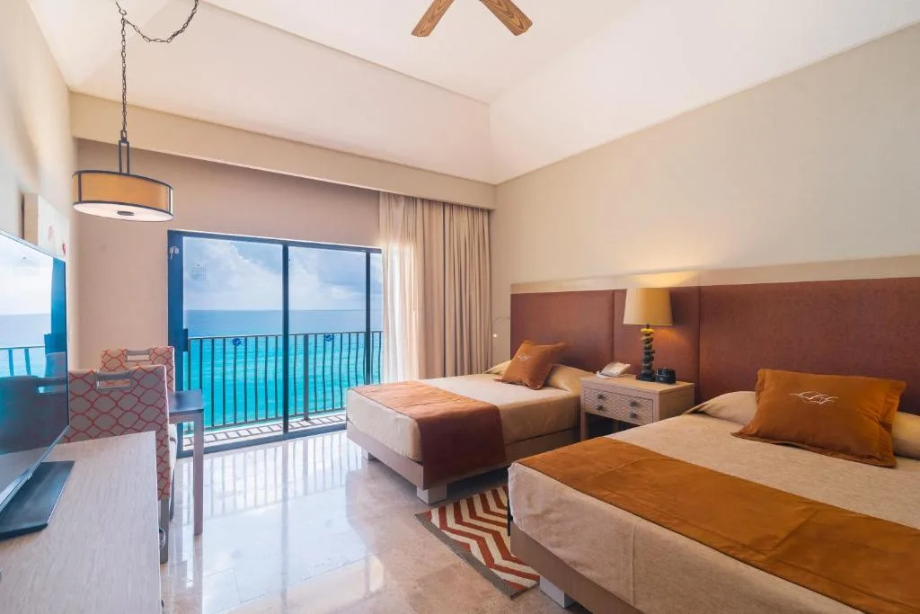 Holiday Inn Club Vacations The Royal Sands: another view