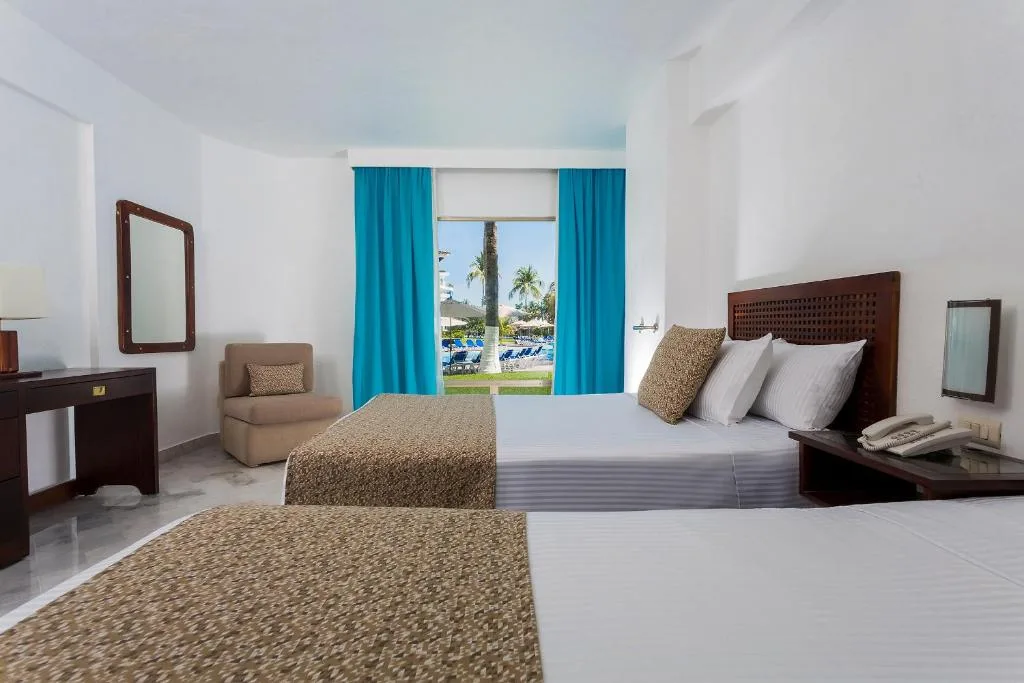 Vamar Vallarta Marina & Beach Resort: another view
