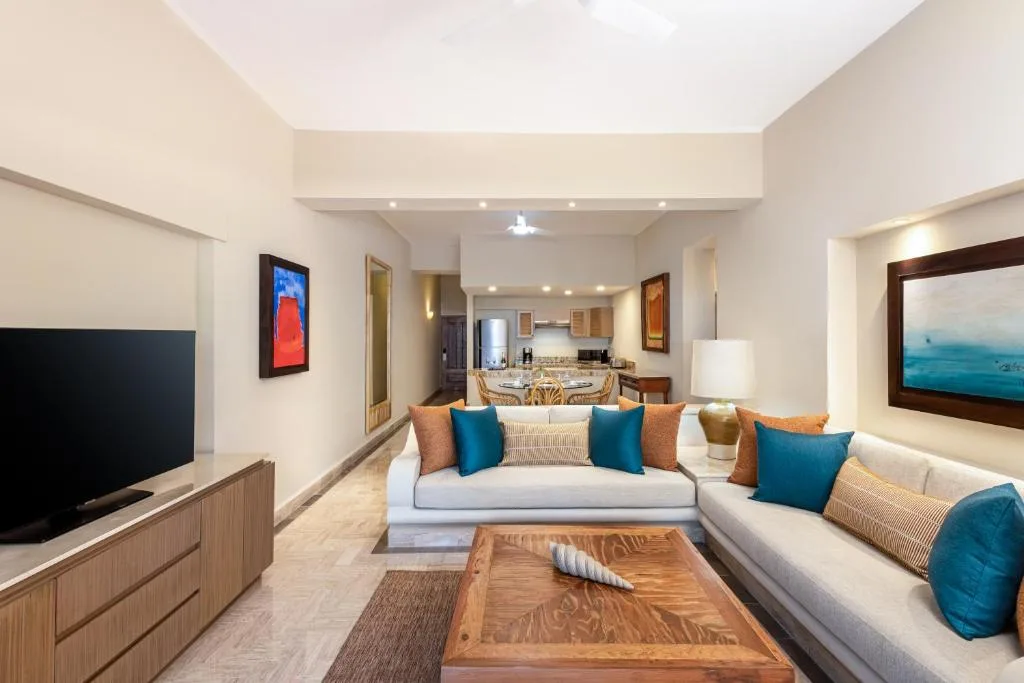 Velas Vallarta Suite Resort: another view