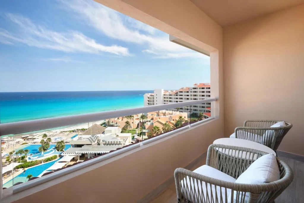 Wyndham Grand Cancun All Inclusive Resort & Villas: another view
